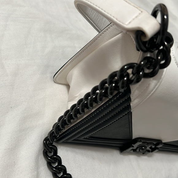 Medium Boy Chanel Bag Bi-Color Smooth Bag - Picture 5 of 16